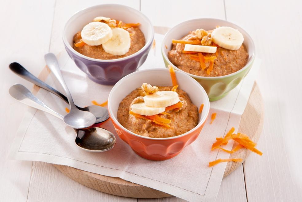 Mug cake met wortelen en noten