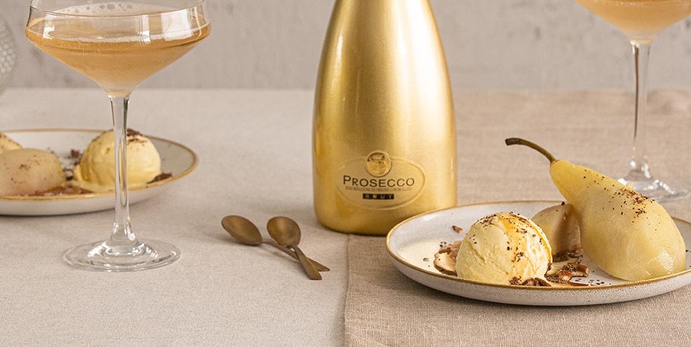 Gemarineerde peertjes met karamel en vanille- ijs