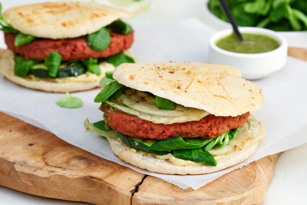 Vegan pita met gegrilde groenten