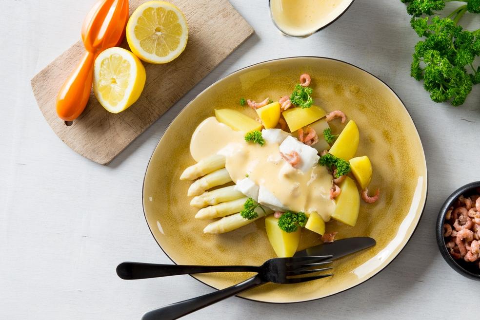 Witte asperges met kabeljauw en hollandaisesaus