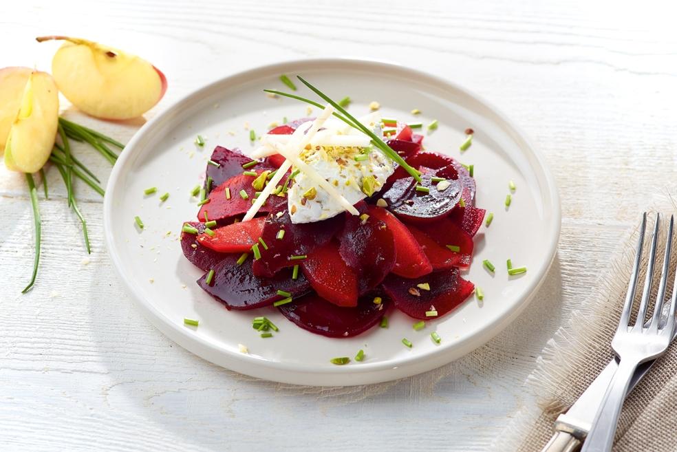 Geglaceerde bietjes met geitenkaas en appel