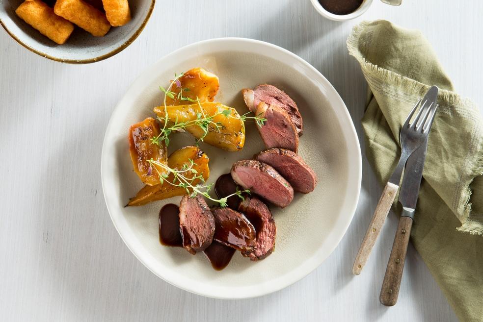 Eend met gekaramelliseerde appelen en peren