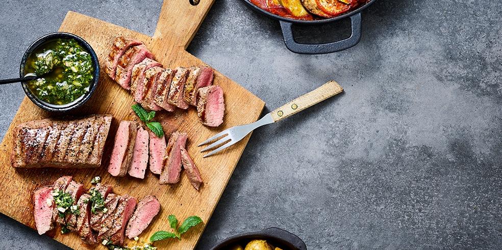 Gegrilde lamsfilet met ratatouille en kruidendressing