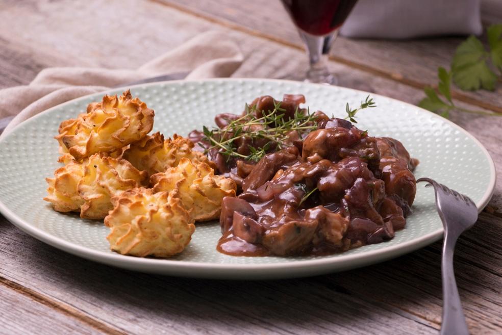 Everzwijnragout gepimpt, met homemade pomme duchesse