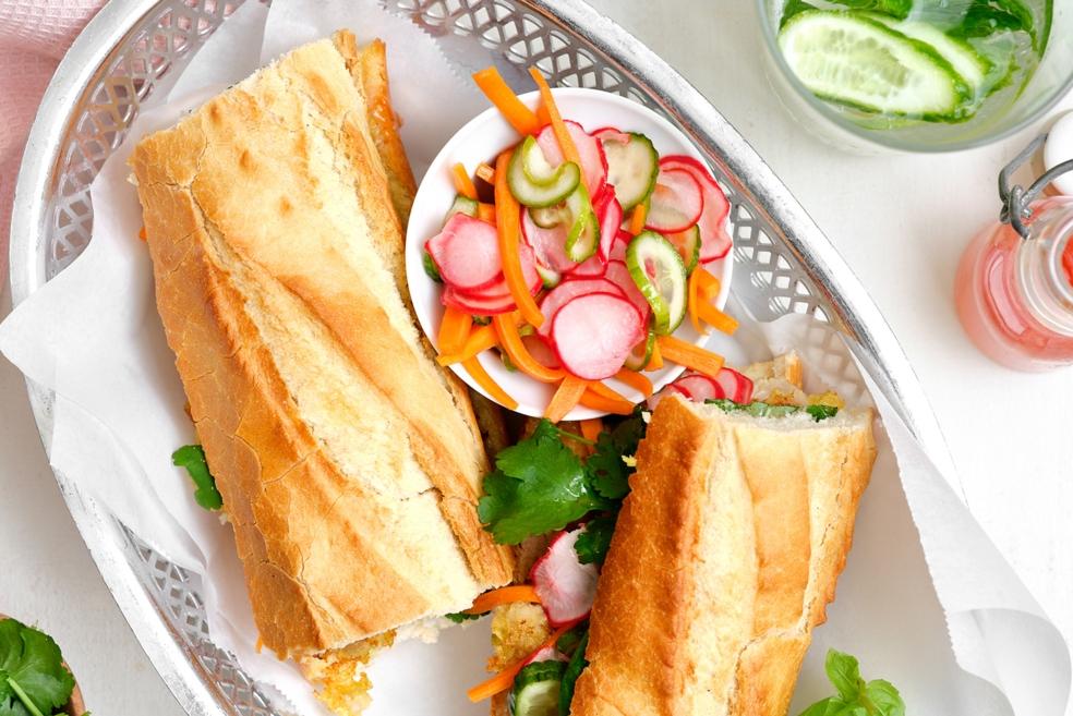 Vietnamees stokbroodje met varkensreepjes