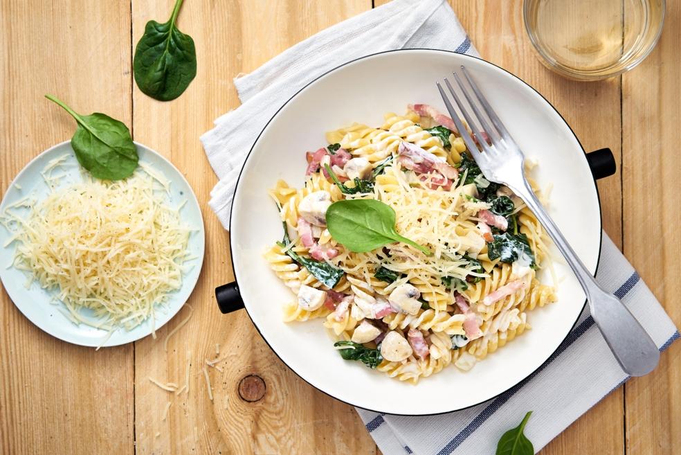 Romige pasta met spinazie en spek