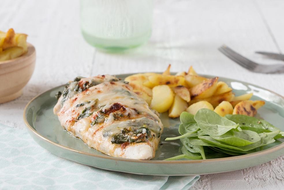 Hasselback-kip met spinazie en feta