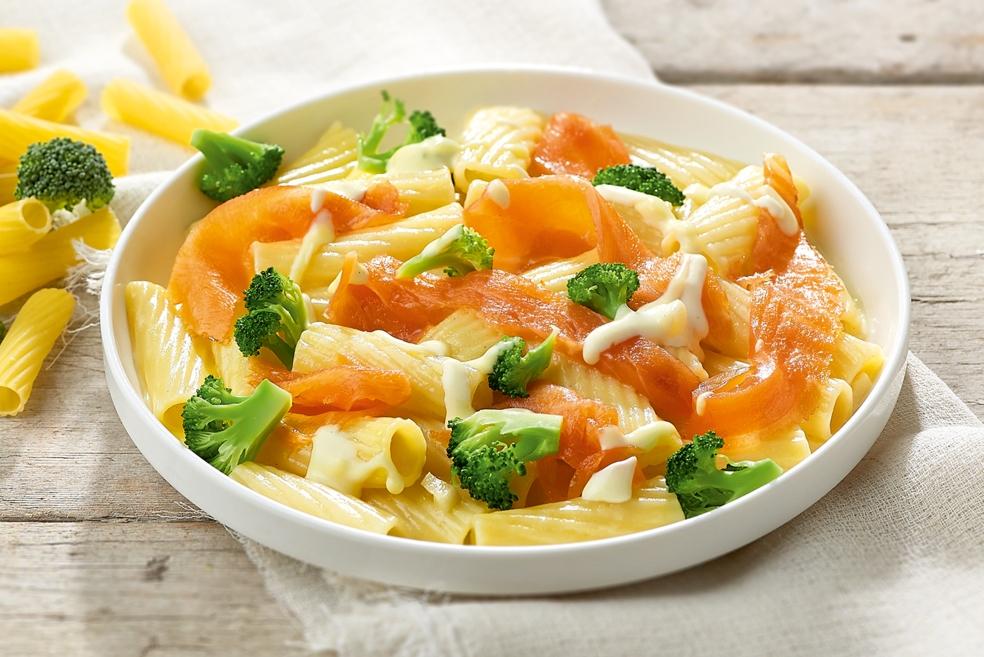 Tortiglioni met gerookte zalm en broccoli