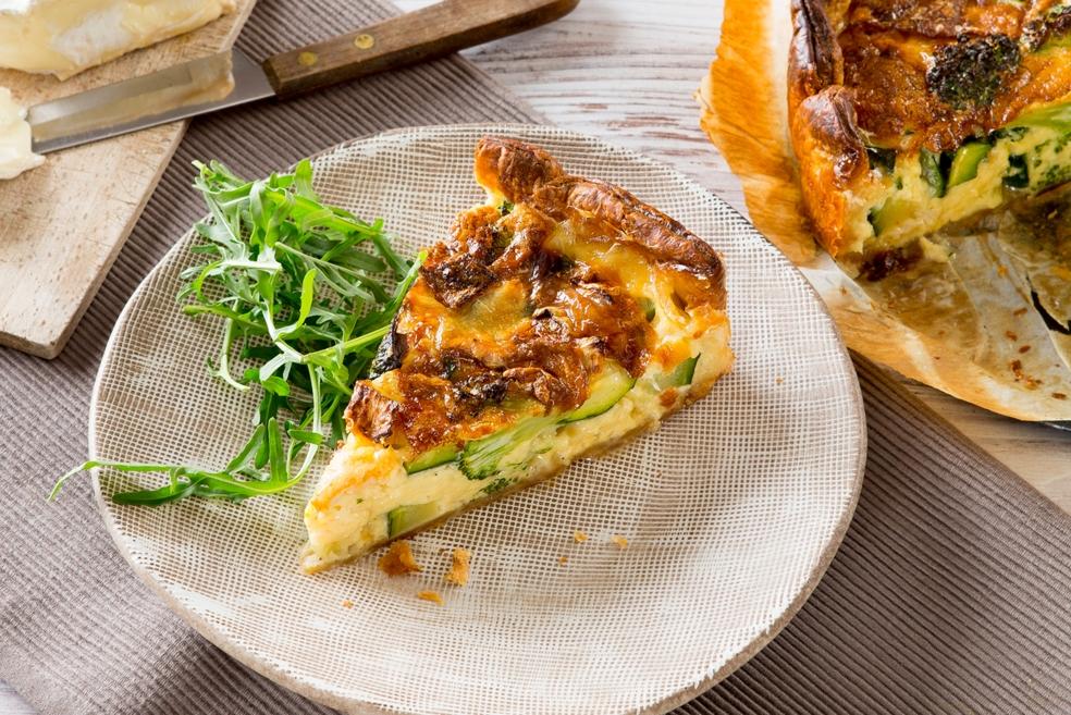 Quiche met broccoli, courgette en brie