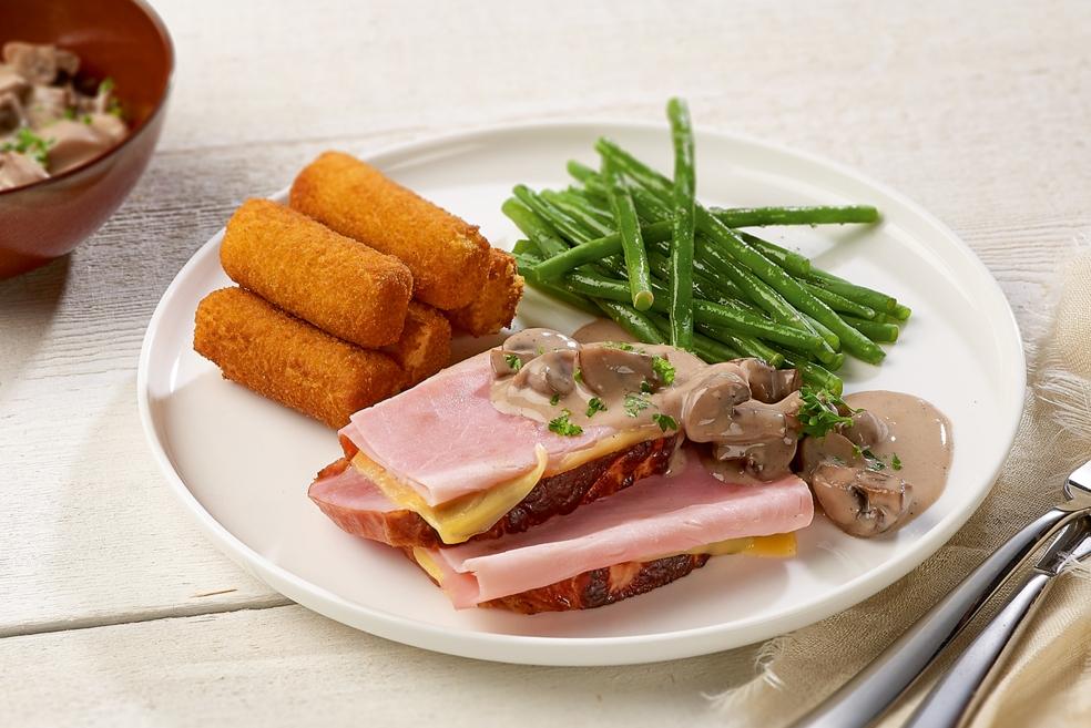 Ardeens gebraad met kaas, hesp en champignonsaus