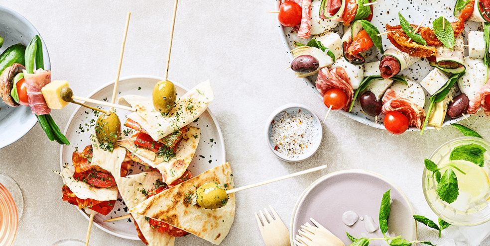 Italiaanse parmaham met boontjes en Hollandse Gouda