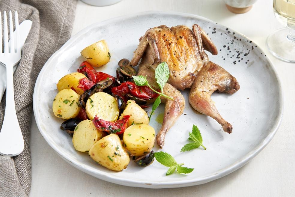 Warme salade van gegrilde kwartel