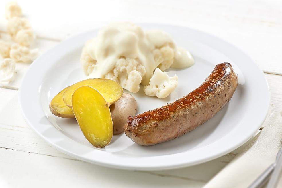 Boerenworst met bloemkool en witte saus