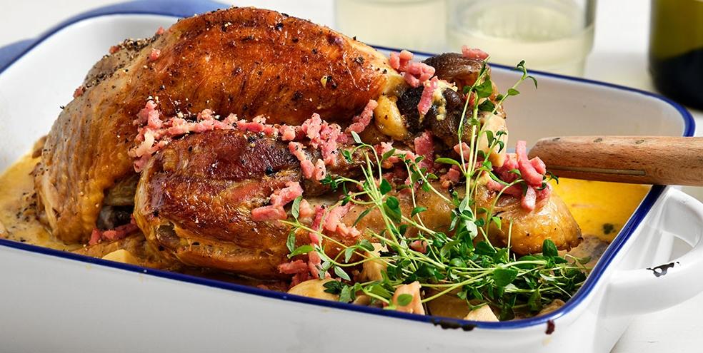 Parelhoen met speksaus en citroen-tijmkrieltjes