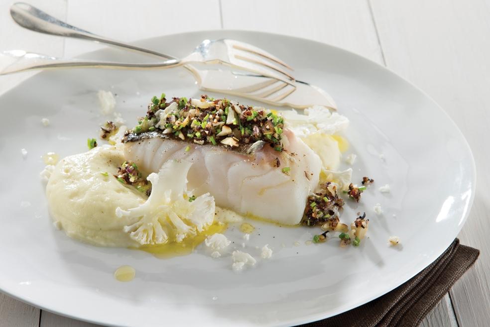 Skrei met noten en bloemkoolmousse