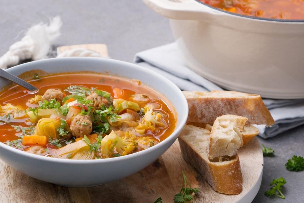 Winterse soep met balletjes