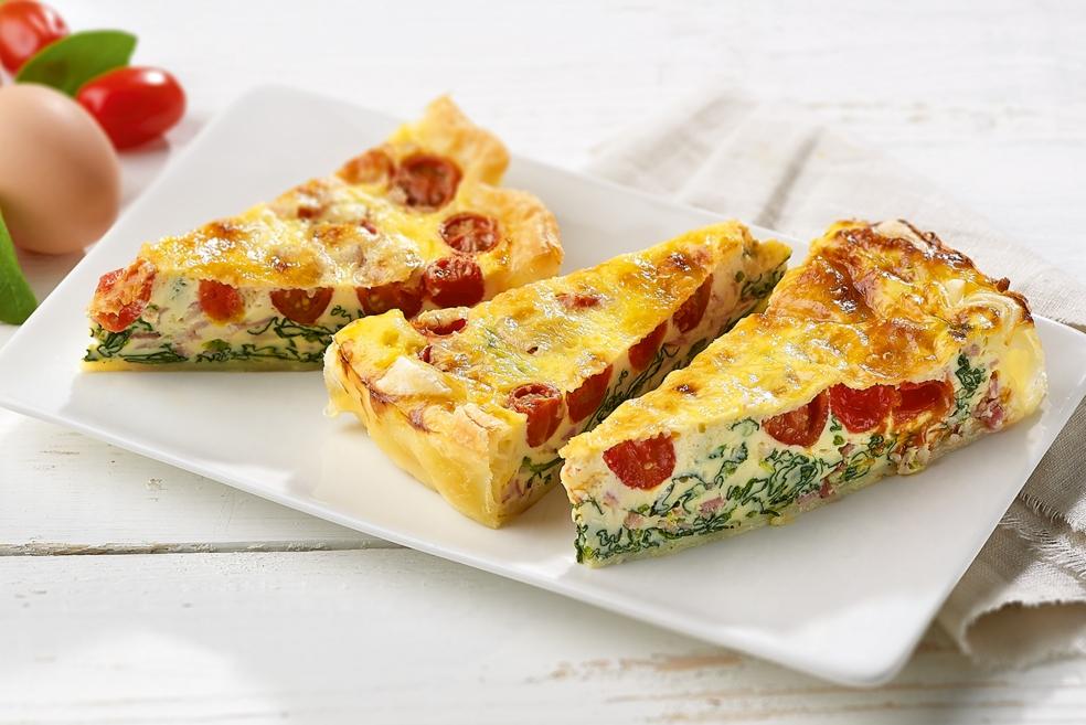 Quiche met spinazie, spek en kerstomaat