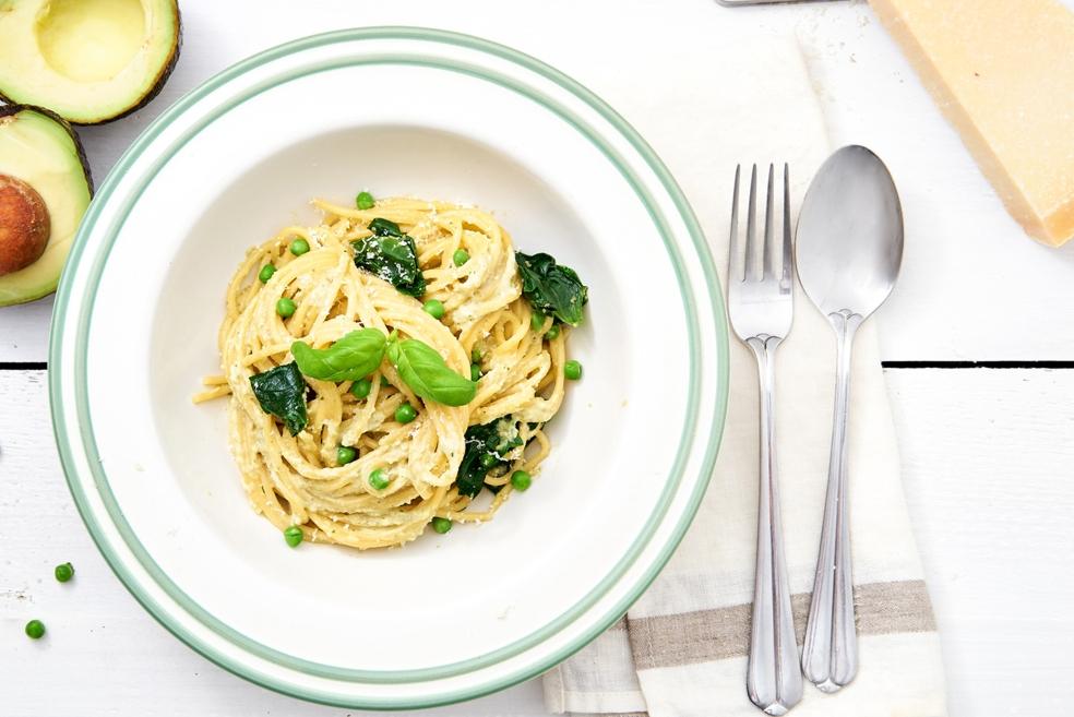 Avocadopasta met spinazie en erwtjes