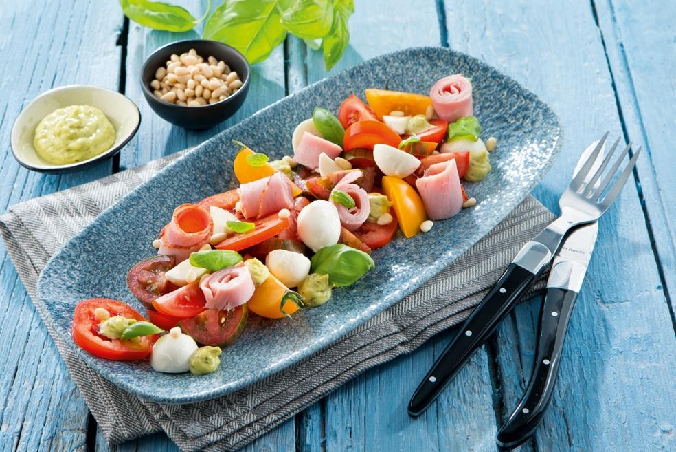 Tomatensalade met mozzarella en ham