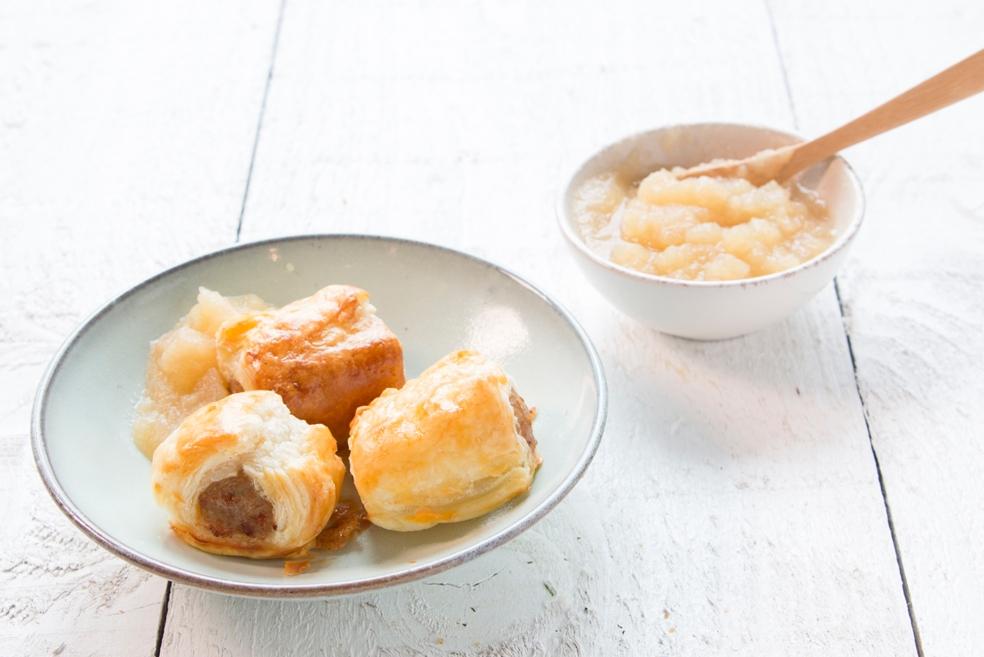 Worstenbroodjes met appelcompote