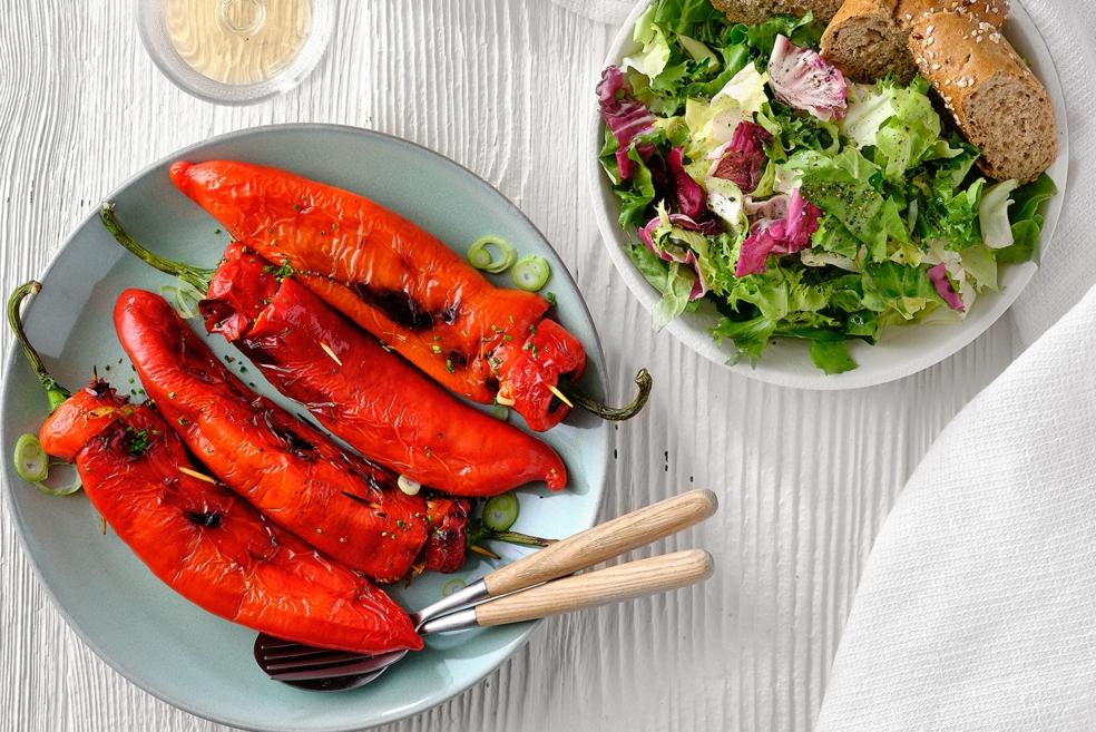 Gegrilde gevulde puntpaprika's