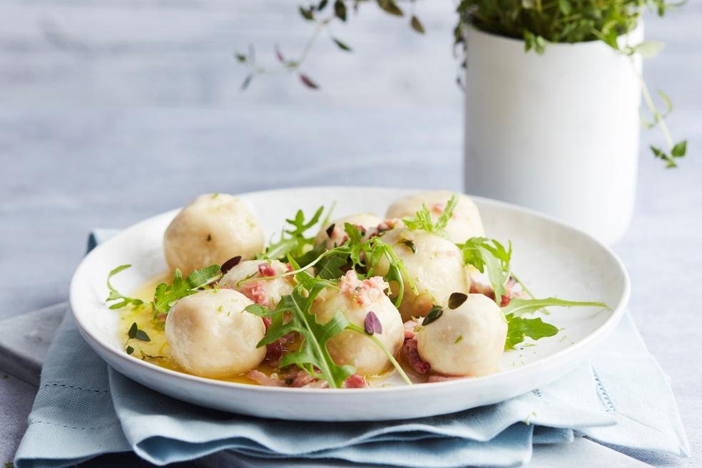 Ricottaballetjes met spek en tijm