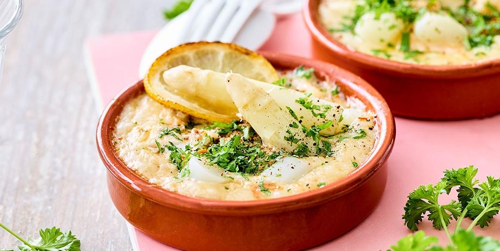 Vispannetje van scampi met asperges