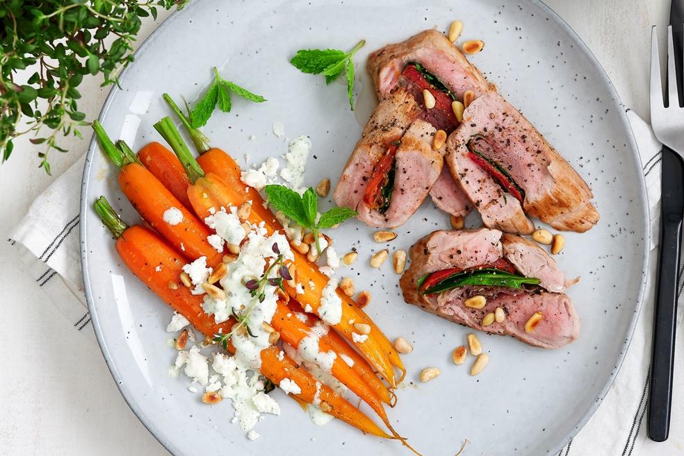 Gevuld varkenshaasje met zoete tijm-worteltjes