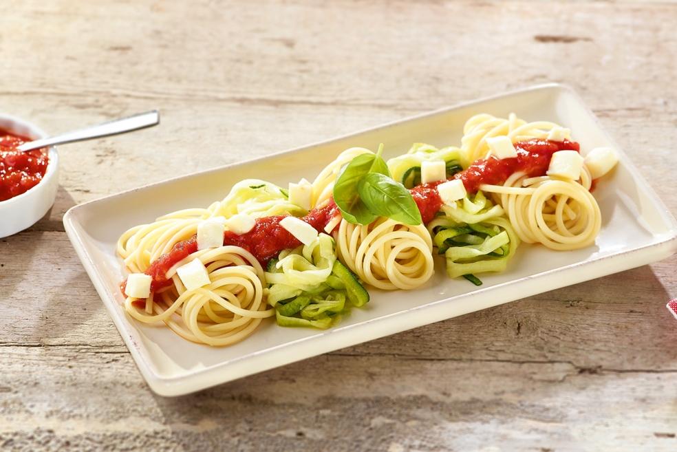 Biopasta met courgetti en tomatensaus