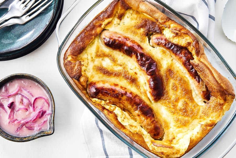 Toad in the hole met uiensaus