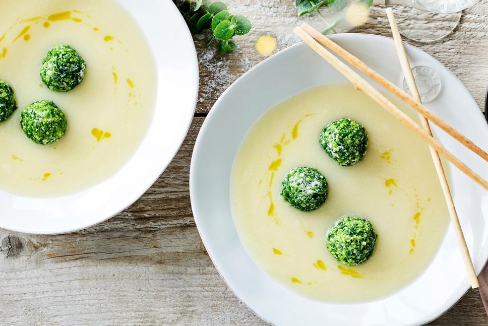 Bloemkool-knolseldersoep met roomkaasballetjes en pico’s