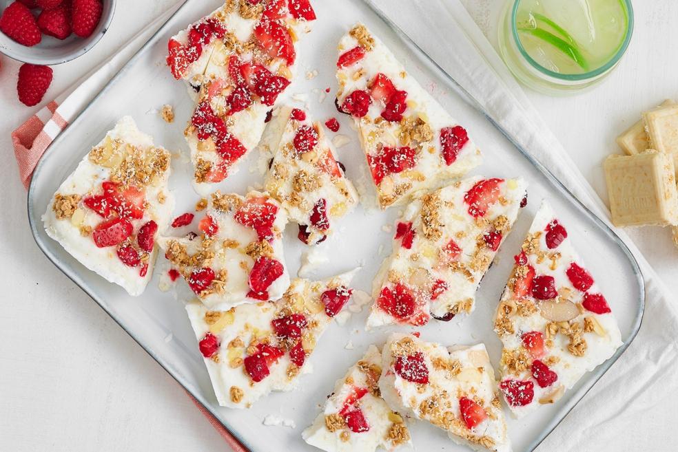 Yoghurtrepen met vers fruit en granola