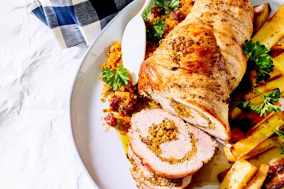 Gevulde kalkoenrollade met butternut, veenbessen & pecannoten
