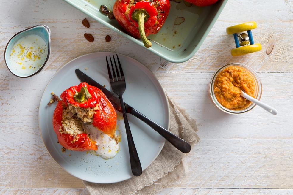 Gevulde paprika met taboulé, gehakt en citroen-yoghurtsaus