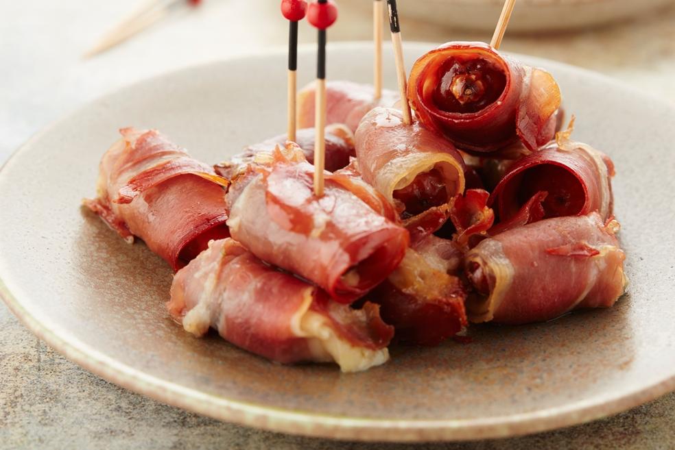 Dadels met serranoham