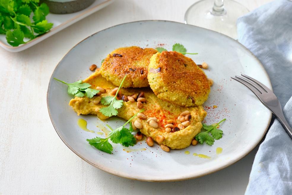 Couscouskoekjes met avocado-hummus