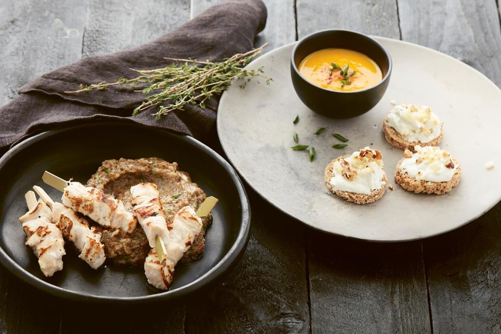 Snelle hapjes: toast met appel, wortelsoepje & kippenspiesjes