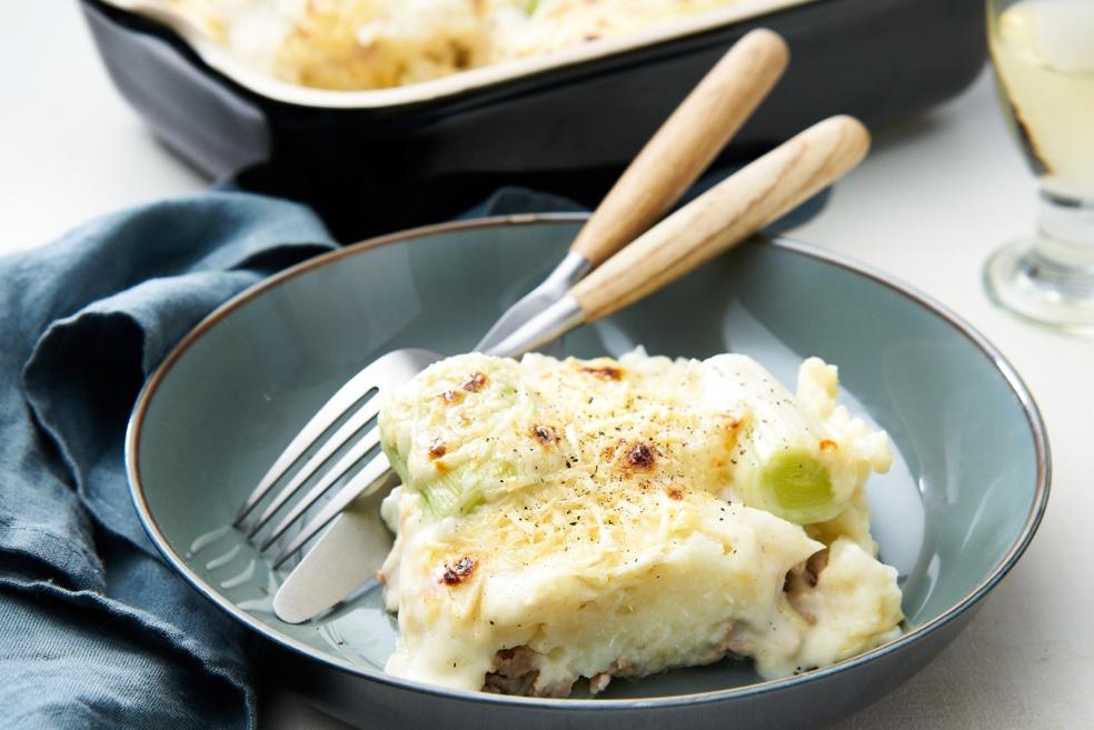 Ovenschotel met gehakt, prei en knolselderpuree