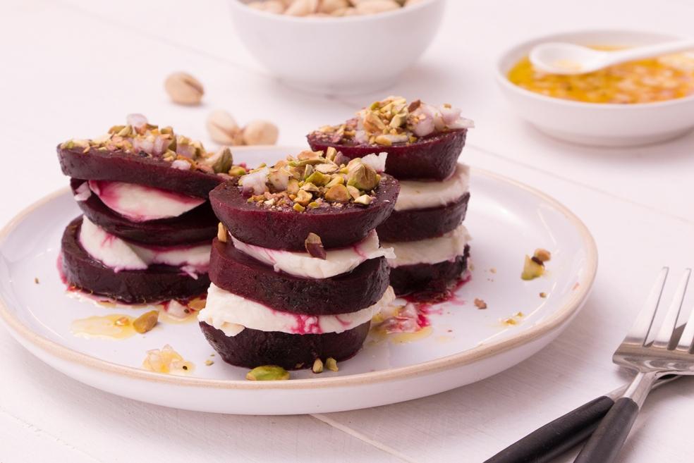 Torentje van rode biet en mozzarella