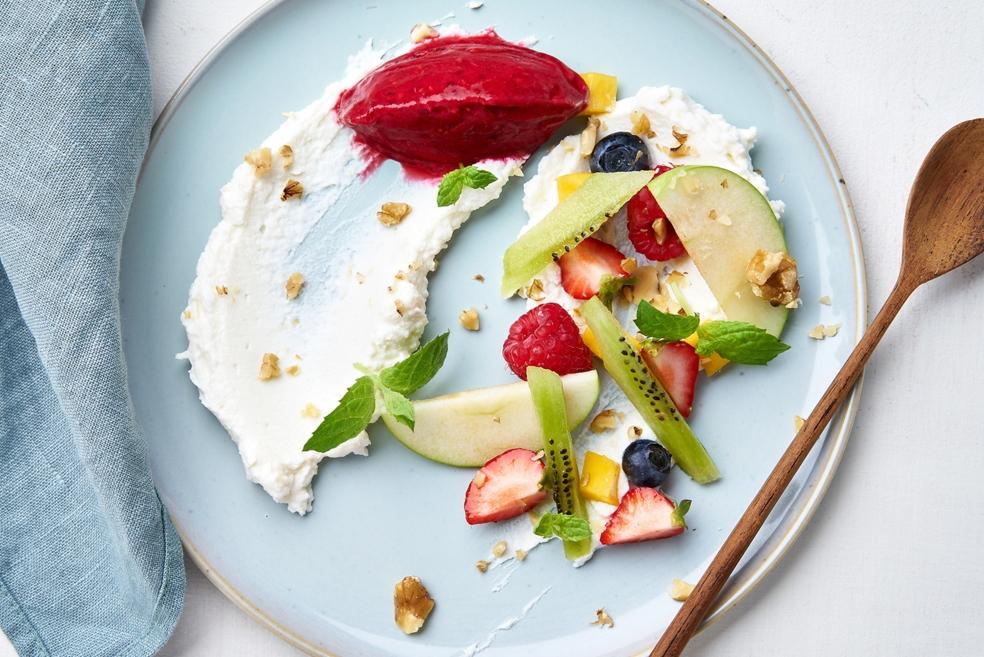 Fruitdessert met sorbet